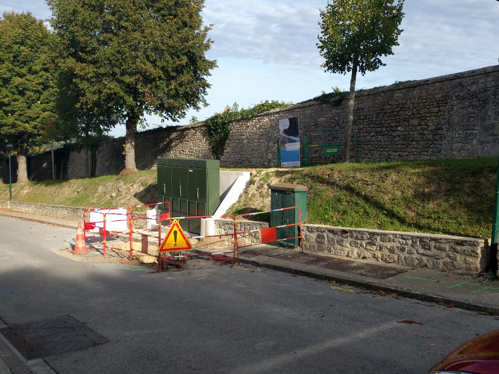 Armoire installée dans le haut de l'avenue Lucien Brétignières à Grignon